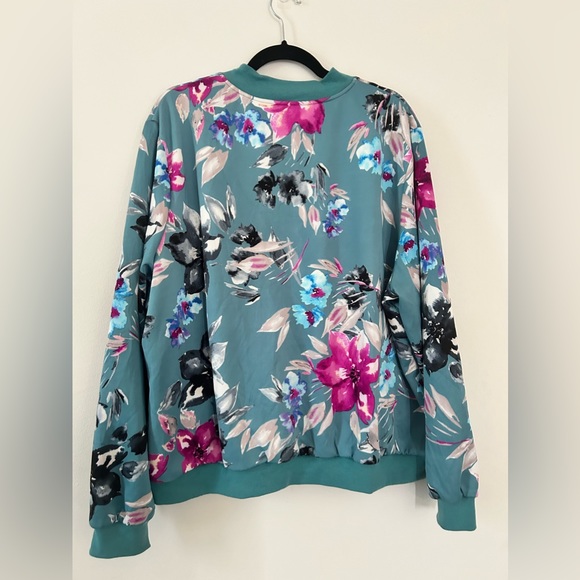 Fashion to Figure Floral Bomber - Picture 2 of 3